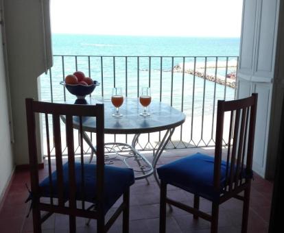 Foto de las instalaciones de este apartamento con vistas al mar.