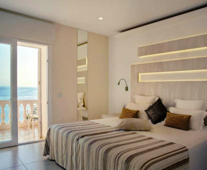 Foto de las instalaciones de este hotel con vistas al mar.