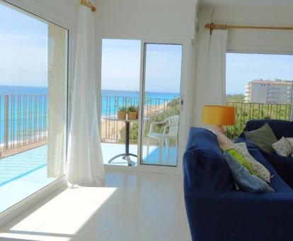 Foto de las instalaciones de este hotel con vistas al mar.