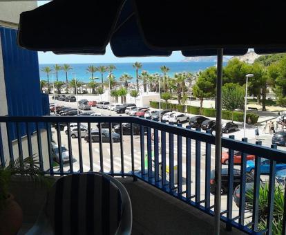 Foto de las instalaciones de este hotel con vistas al mar.