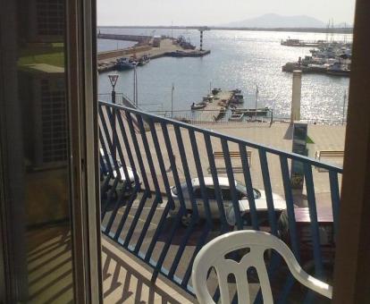 Foto de las instalaciones de este hotel con vistas al mar.