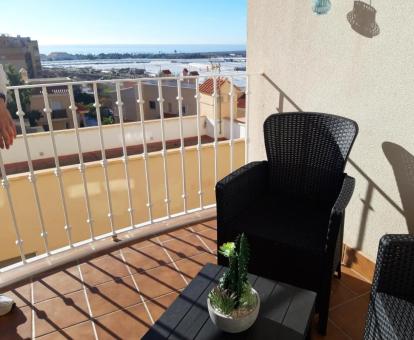 Foto de las instalaciones de este hotel con vistas al mar.