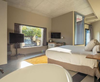 Una de las amplias y luminosas habitaciones dobles de este precioso hotel, ideal para estancias en pareja.