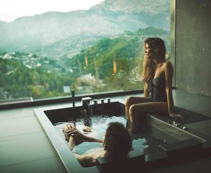 Foto del baÃ±o de aromaterapia del spa del hotel.
