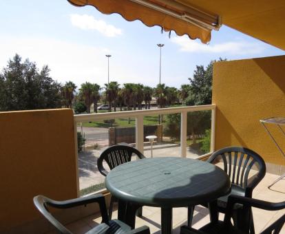 Foto de las instalaciones de este hotel con vistas al mar.