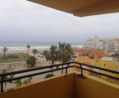 Foto de las instalaciones de este apartamento con vistas al mar.