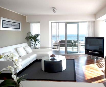 Foto de las instalaciones de este apartamento con vistas al mar.